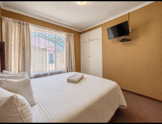 2 BEDROOM TOWNHOUSE FOR SALE IN THREE RIVERS